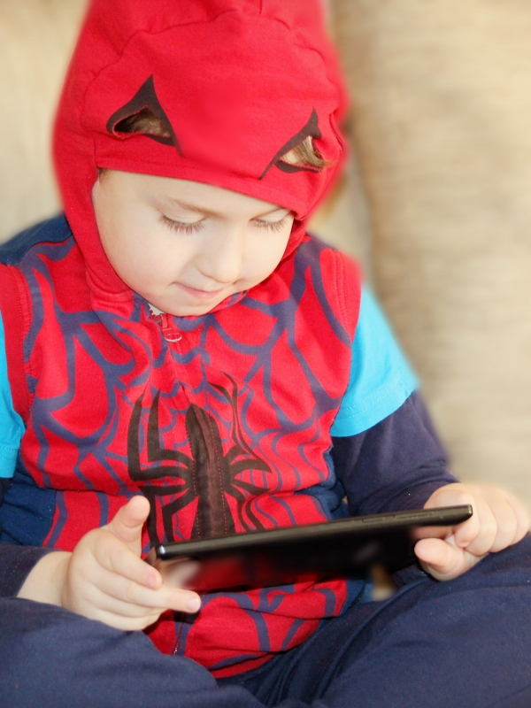 Ο Γιώργος εθίστηκε με το τάμπλετ!