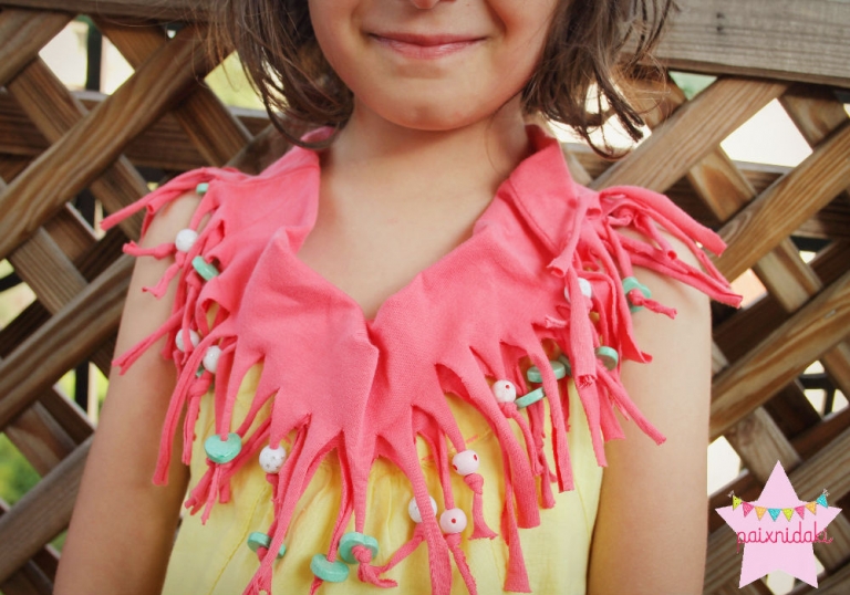 Φτιάξτε ένα φουλάρι από ένα παλιό μπλουζάκι + video