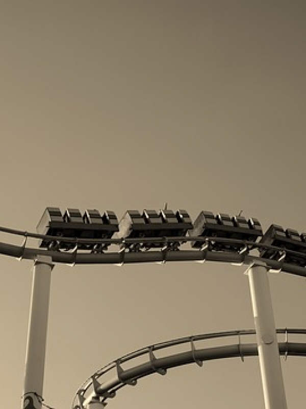 Μαμά και παιδιά έπεσαν από τρενάκι λούνα πάρκ στο Αίγιο