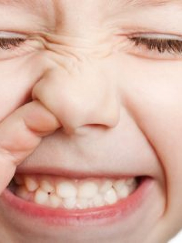 Ένα μάθημα από τη Μοντεσσόρι για το καθάρισμα της μύτης του παιδιού.