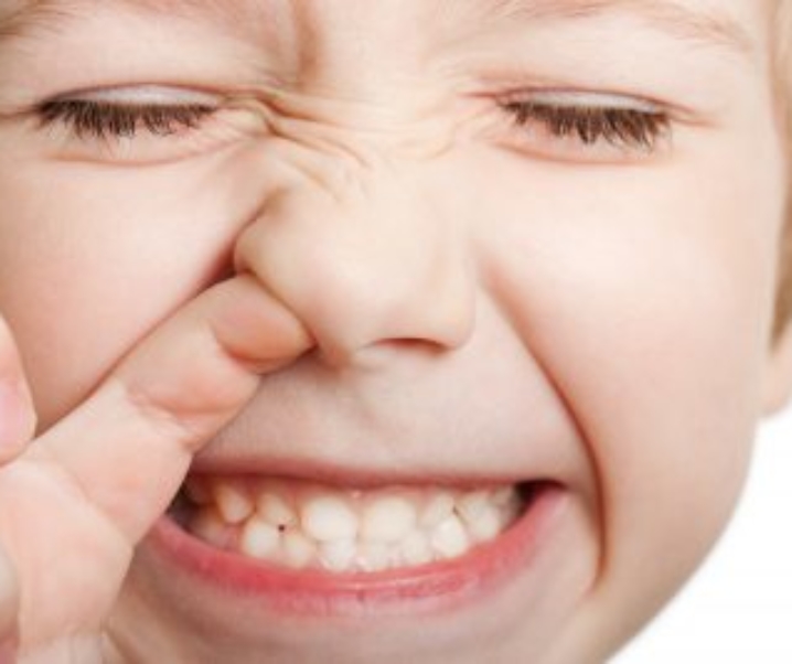 Ένα μάθημα από τη Μοντεσσόρι για το καθάρισμα της μύτης του παιδιού.