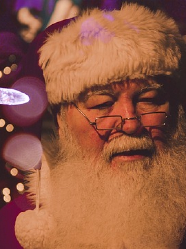 Ο Άγιος Βασίλης δεν φέρνει ακριβά δώρα στα παιδάκια