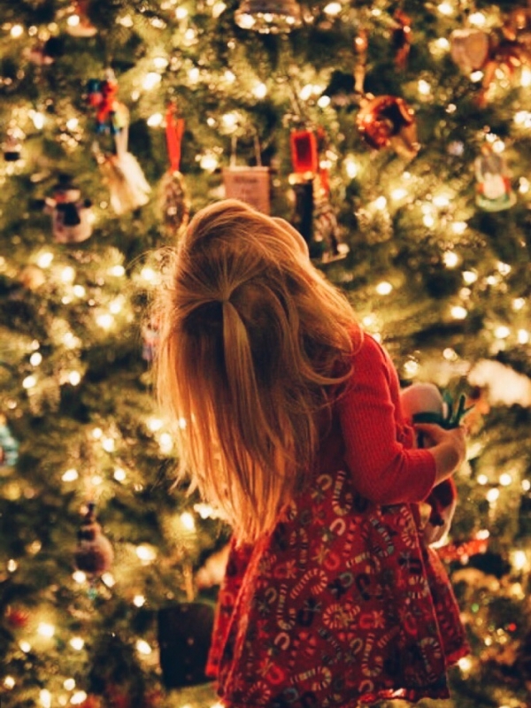 Συμβουλές για ασφαλή χριστουγεννιάτικο στολισμό με τα παιδιά μας