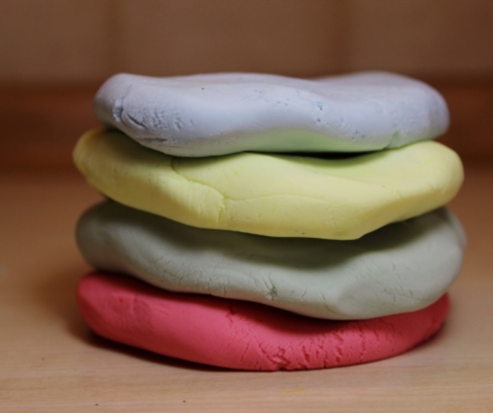 Super DIY – Συνταγή για πλαστελίνη με μόνο 2 ΥΛΙΚΑ