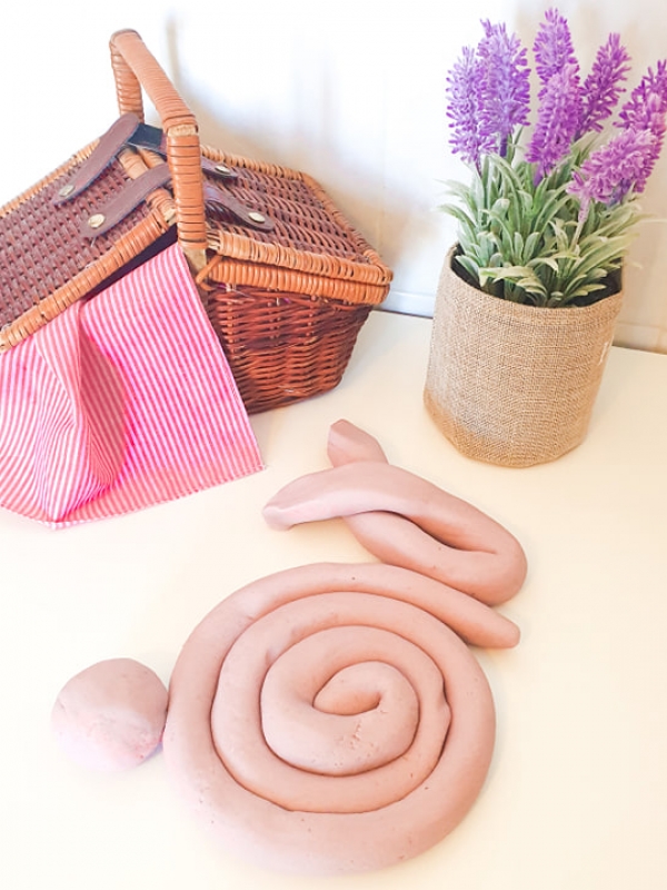 Φτιάχνουμε βρώσιμη πλαστελίνη με άρωμα τσουρέκι