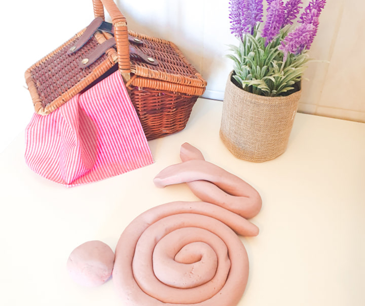 Φτιάχνουμε βρώσιμη πλαστελίνη με άρωμα τσουρέκι