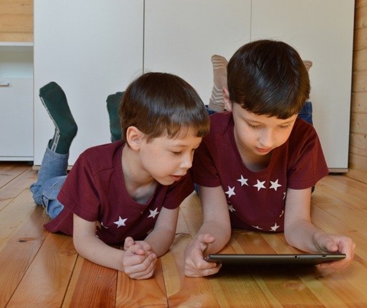 9.000 tablets θα δοθούν σε μαθητές για την εξ αποστάσεως διδασκαλία