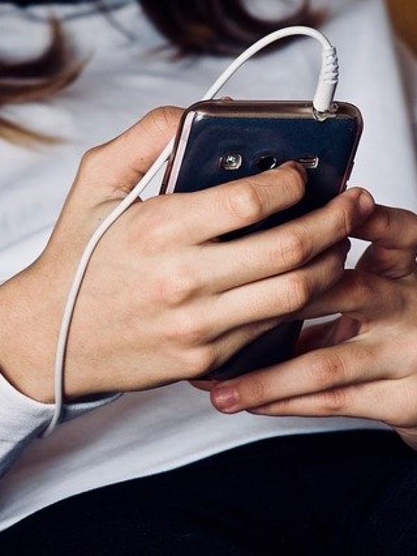 Δωρεάν πρόσβαση από κινητά στις ψηφιακές πλατφόρμες για την εξ αποστάσεως εκπαίδευση