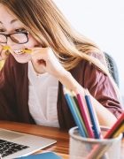 Αύριο τα παιδιά στα μπαλκόνια θα φωνάξουν το πιο όμορφο σύνθημα