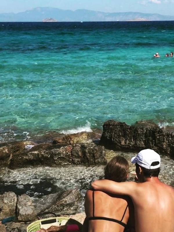 Μπάνιο στη θάλασσα – Εξαιρούνται κάποιες ευπαθείς ομάδες εξαιτίας της μαμάς του Γιάννη