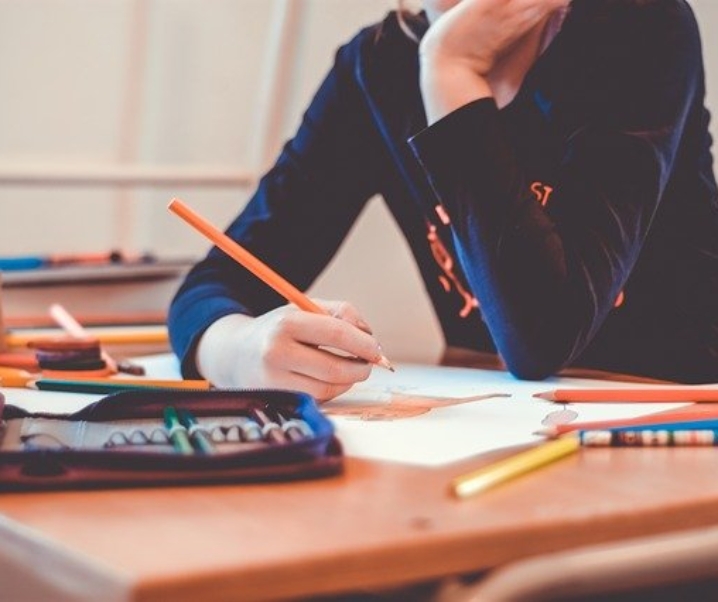 Προσλήψεις 2.800 ψυχολόγων και κοινωνικών λειτουργών στα σχολεία