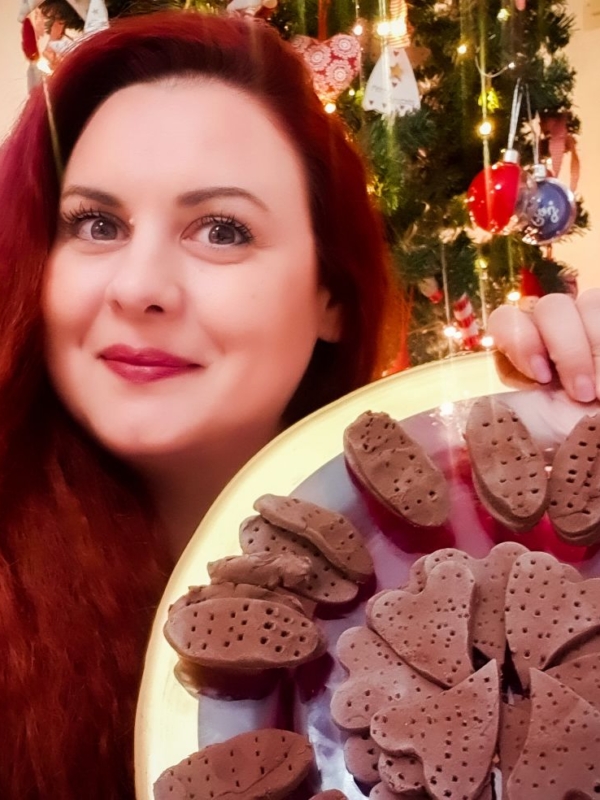 DIY – Φτιάξαμε χριστουγεννιάτικη πλαστελίνη με άρωμα μελομακάρονο!