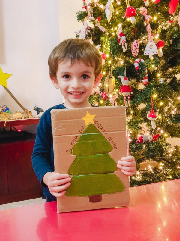 Φτιάξαμε ένα χριστουγεννιάτικο παζλ από κούτα