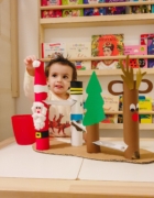 Φτιάξαμε και ζωγραφίσαμε ένα Χριστουγεννιάτικο δέντρο