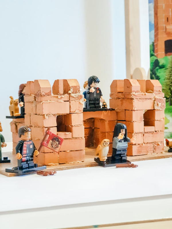 Φτιάξαμε το κάστρο του Harry Potter και το γεμίσαμε με συλλεκτικές φιγούρες