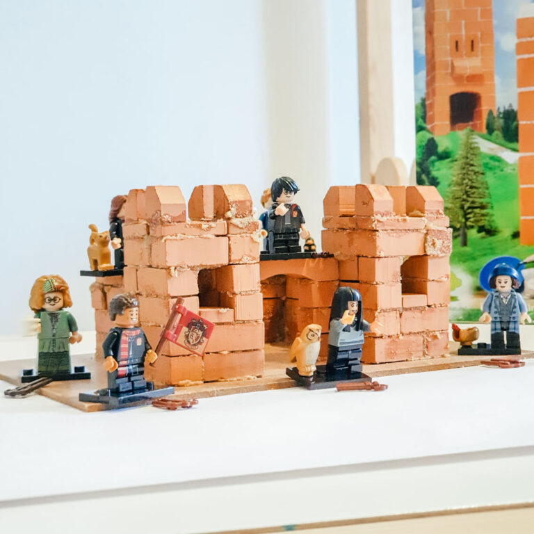 Φτιάξαμε το κάστρο του Harry Potter και το γεμίσαμε με συλλεκτικές φιγούρες