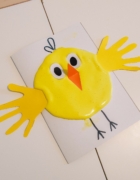 Πασχαλινή κατασκευή – Φτιάξαμε ένα κοτοπουλάκι με puffy paint