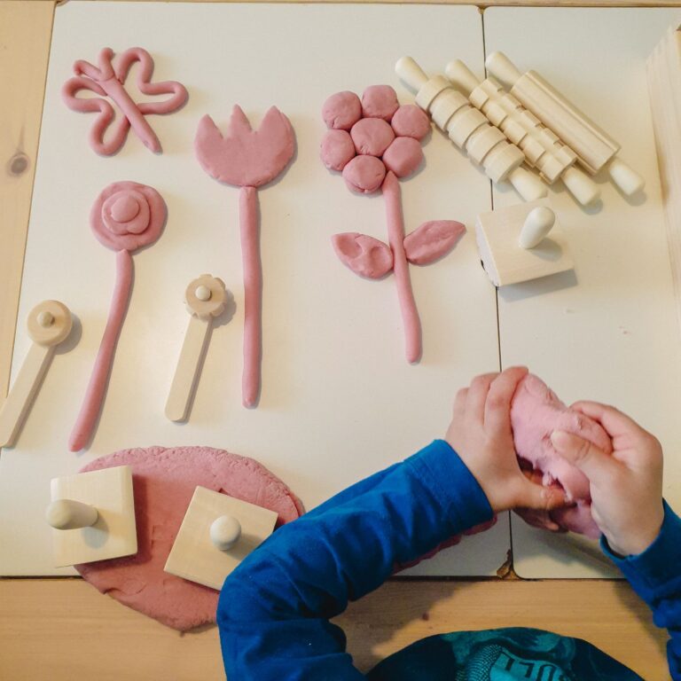 Φτιάξαμε μια ανοιξιάτικη πλαστελίνη με τσάι