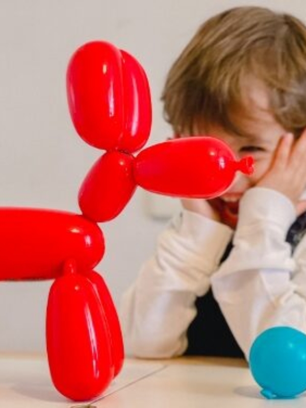 Γνωρίστε και κερδίστε τον SQUEAKEE το αληθινό μπαλονοσκυλάκι